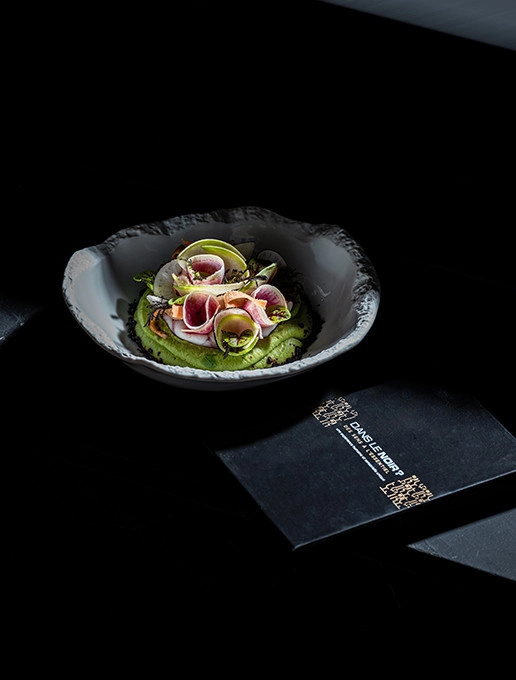 Christmas dish served at Dans le Noir ? restaurant with gift box